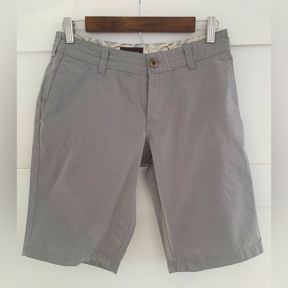 Horny Toad Women's Bermuda Shorts Size 4 Gray Pin Striped
